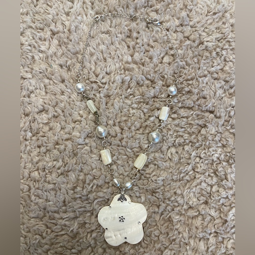 Vintage Pearl & FLOWER necklace with RHINESTONES White with silver chain